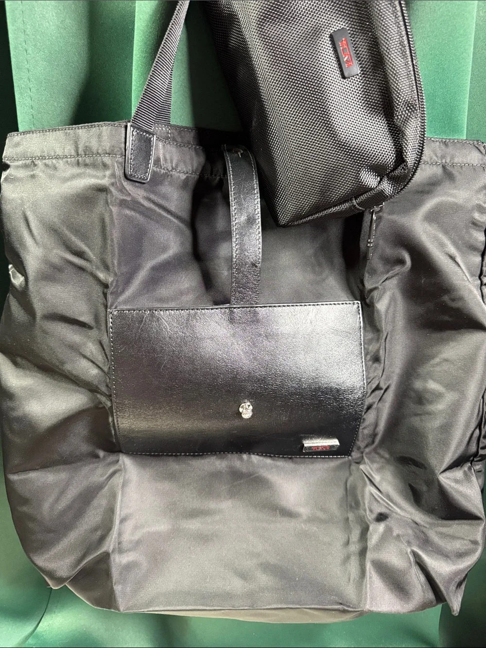 Lot of Tumi’s cosmetic and tote bag - Picture 2 of 9